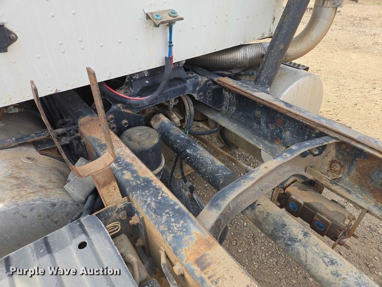 image for item EB1382 1998 International 9100 truck cab and chassis