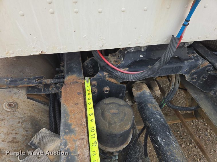 image for item EB1382 1998 International 9100 truck cab and chassis