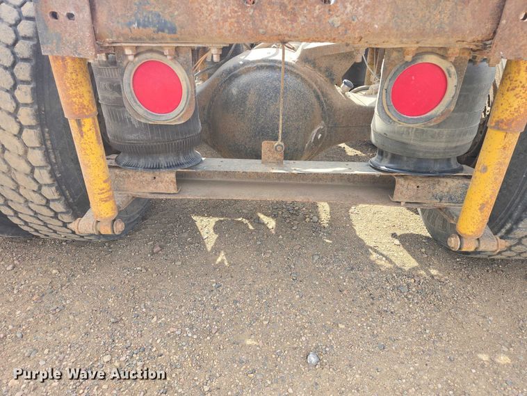 image for item EB1382 1998 International 9100 truck cab and chassis