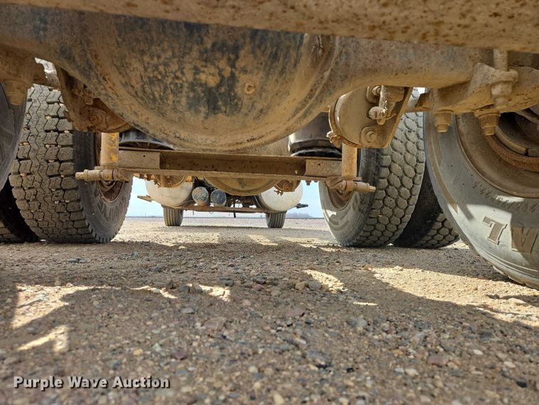 image for item EB1382 1998 International 9100 truck cab and chassis