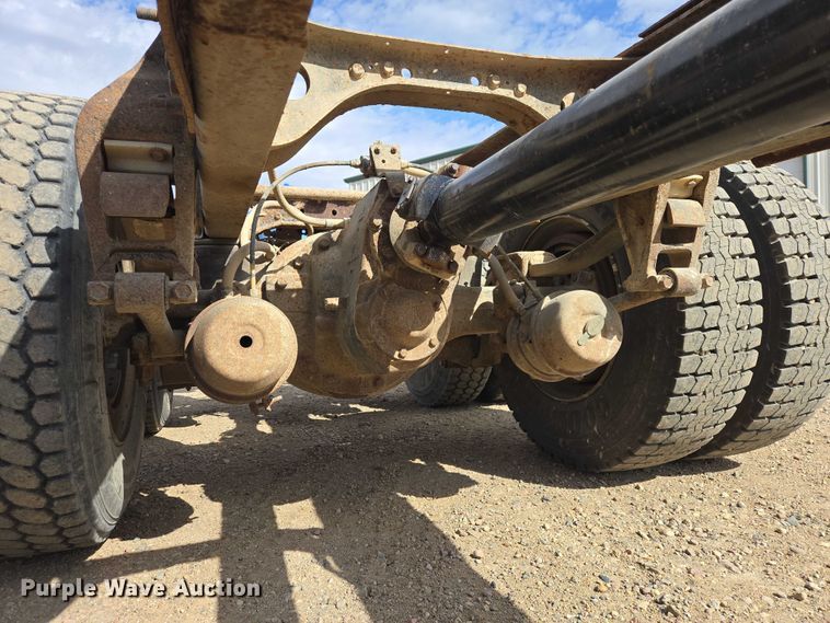 image for item EB1382 1998 International 9100 truck cab and chassis