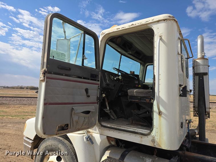 image for item EB1382 1998 International 9100 truck cab and chassis