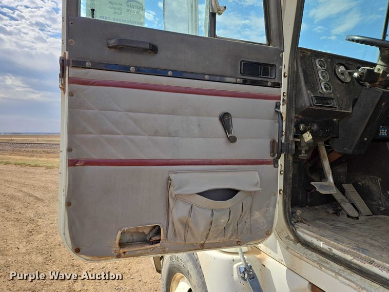 image for item EB1382 1998 International 9100 truck cab and chassis