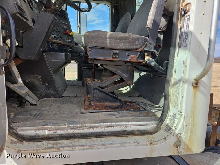 image for item EB1382 1998 International 9100 truck cab and chassis