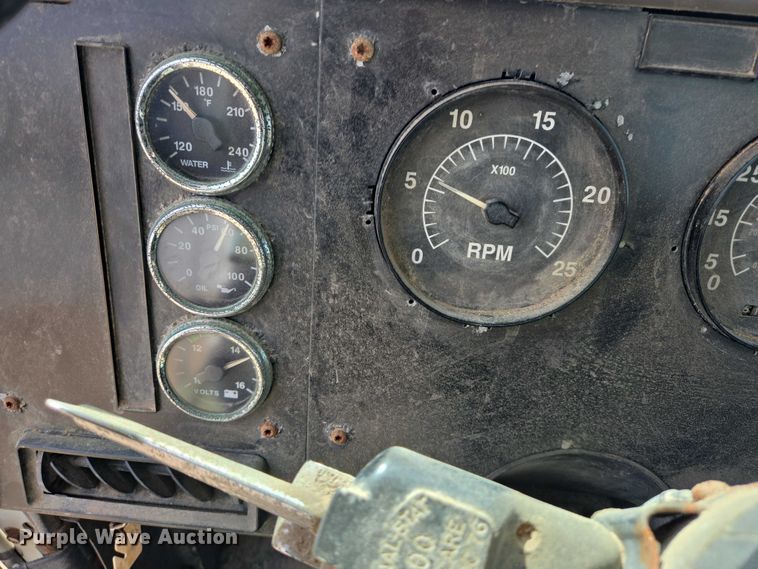 image for item EB1382 1998 International 9100 truck cab and chassis