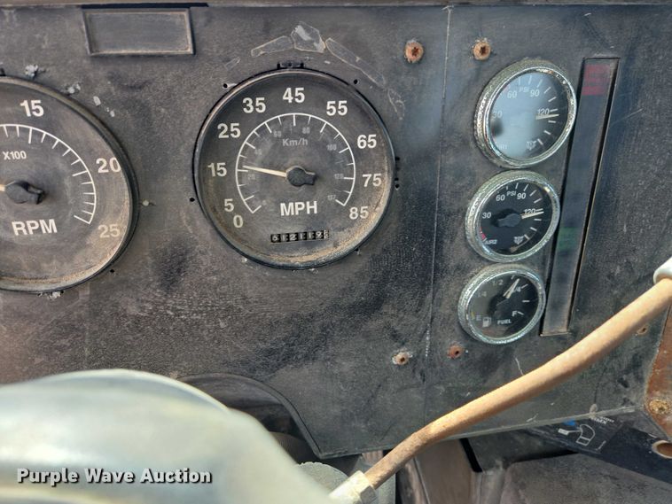 image for item EB1382 1998 International 9100 truck cab and chassis