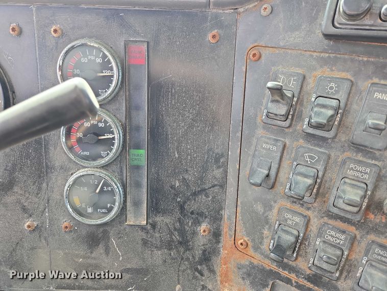 image for item EB1382 1998 International 9100 truck cab and chassis