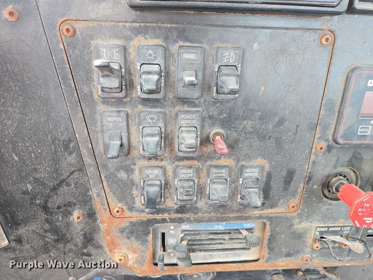 image for item EB1382 1998 International 9100 truck cab and chassis