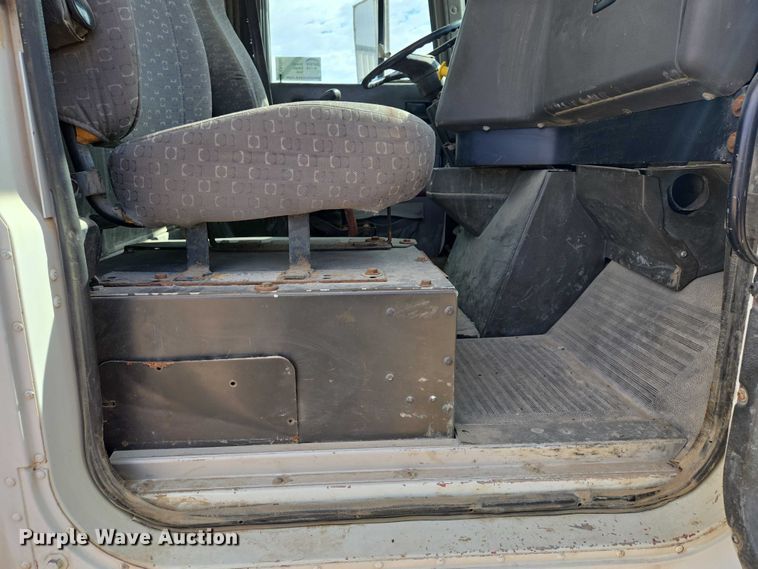 image for item EB1382 1998 International 9100 truck cab and chassis