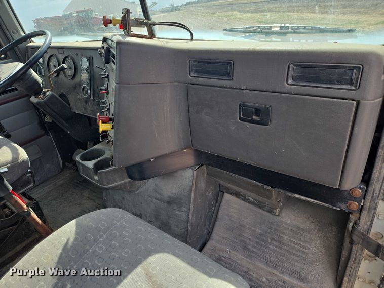 image for item EB1382 1998 International 9100 truck cab and chassis