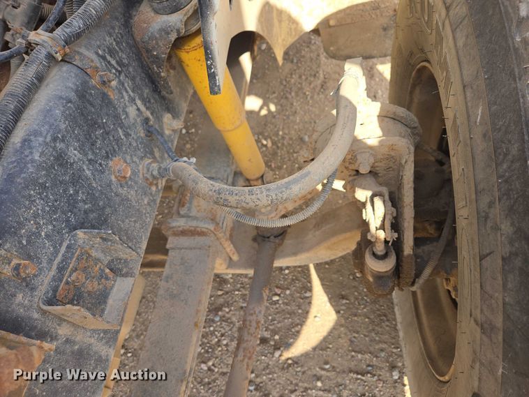 image for item EB1382 1998 International 9100 truck cab and chassis