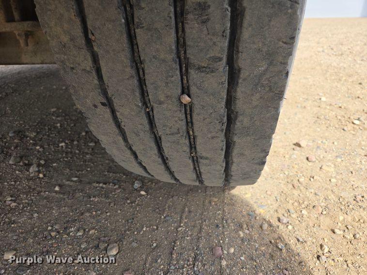 image for item EB1382 1998 International 9100 truck cab and chassis