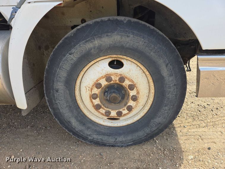 image for item EB1382 1998 International 9100 truck cab and chassis