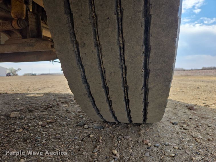 image for item EB1382 1998 International 9100 truck cab and chassis