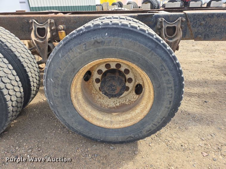 image for item EB1382 1998 International 9100 truck cab and chassis