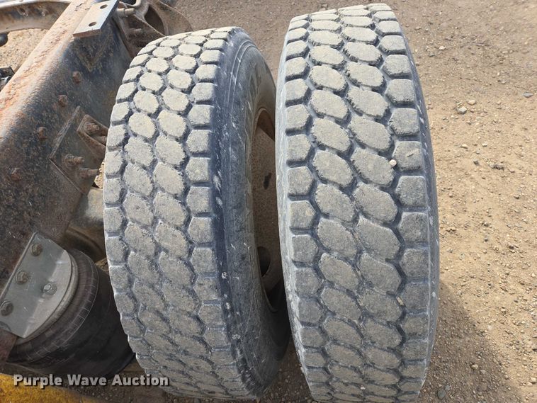 image for item EB1382 1998 International 9100 truck cab and chassis