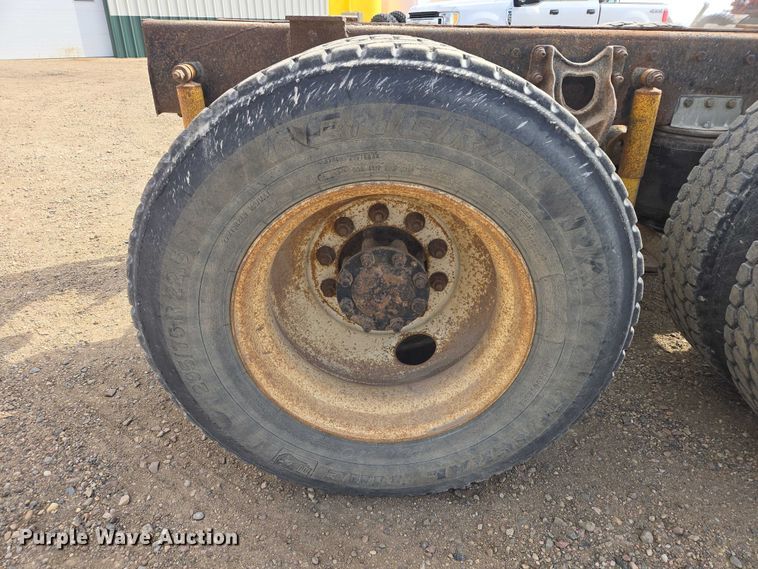 image for item EB1382 1998 International 9100 truck cab and chassis