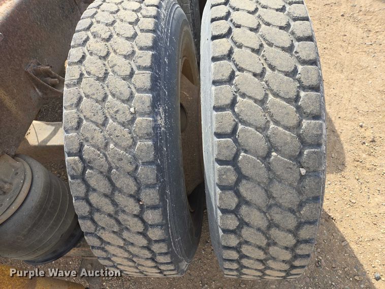 image for item EB1382 1998 International 9100 truck cab and chassis