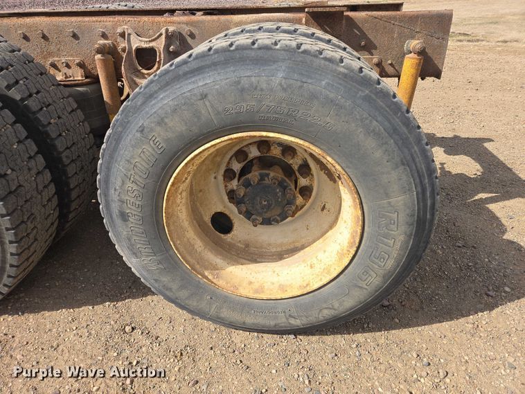 image for item EB1382 1998 International 9100 truck cab and chassis