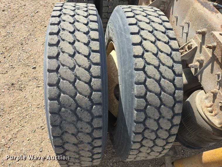 image for item EB1382 1998 International 9100 truck cab and chassis