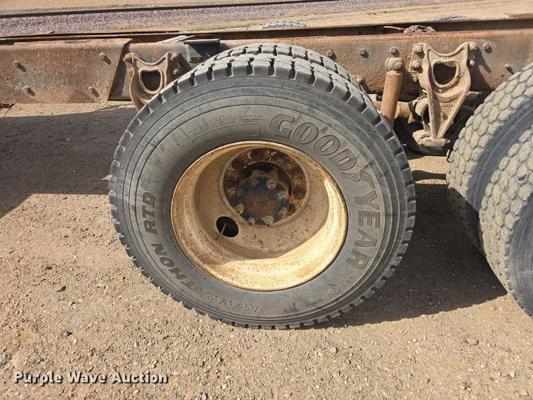 image for item EB1382 1998 International 9100 truck cab and chassis