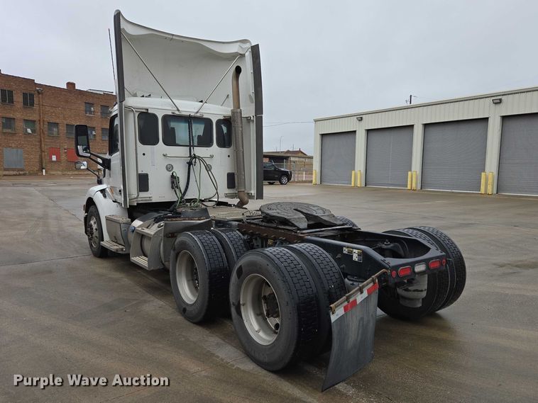 image for item EB1388 2019 Peterbilt 579 semi truck