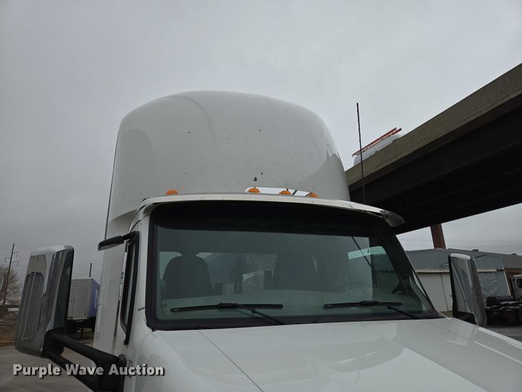 image for item EB1388 2019 Peterbilt 579 semi truck