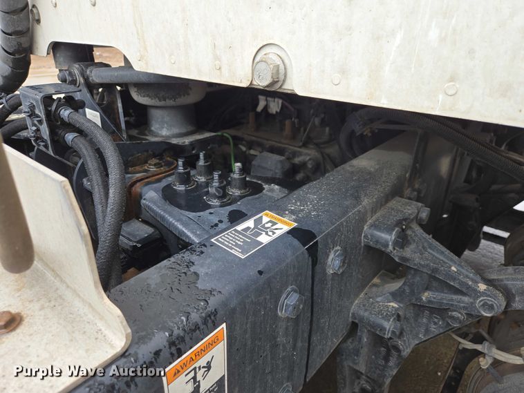 image for item EB1388 2019 Peterbilt 579 semi truck