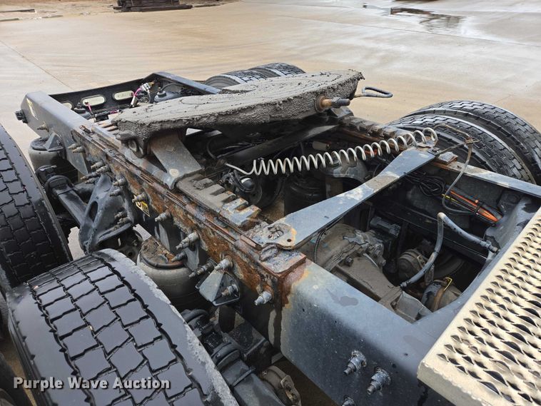 image for item EB1388 2019 Peterbilt 579 semi truck