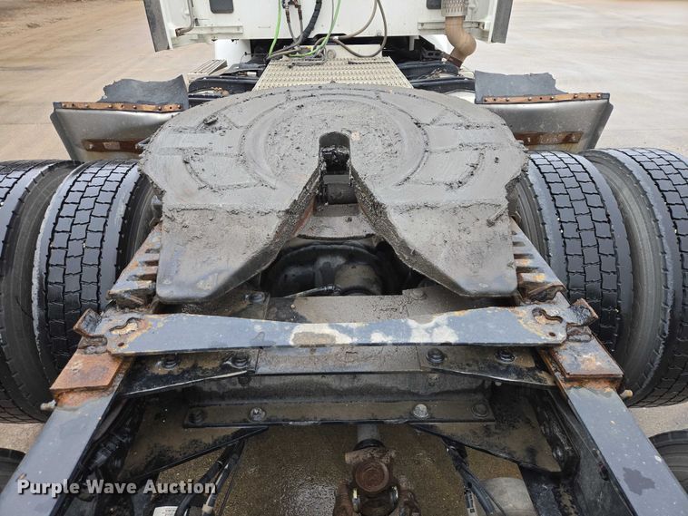 image for item EB1388 2019 Peterbilt 579 semi truck