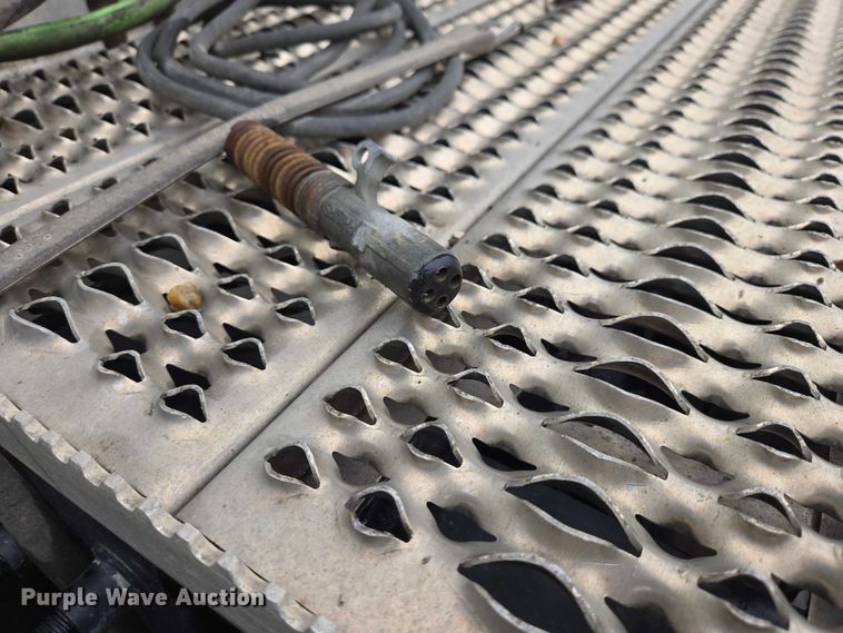 image for item EB1388 2019 Peterbilt 579 semi truck