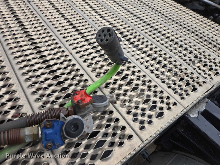 image for item EB1388 2019 Peterbilt 579 semi truck