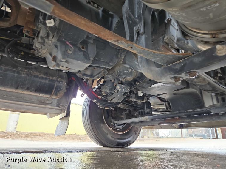 image for item EB1388 2019 Peterbilt 579 semi truck