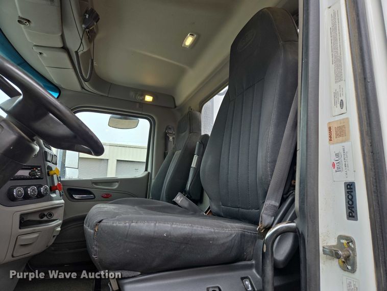 image for item EB1388 2019 Peterbilt 579 semi truck