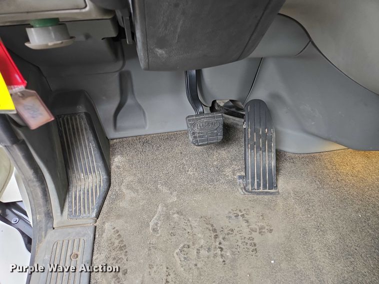 image for item EB1388 2019 Peterbilt 579 semi truck