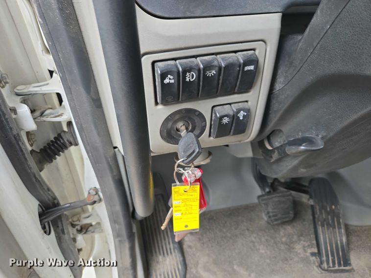 image for item EB1388 2019 Peterbilt 579 semi truck