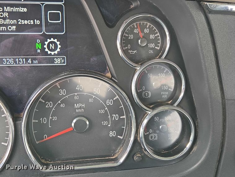 image for item EB1388 2019 Peterbilt 579 semi truck