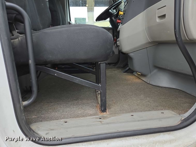 image for item EB1388 2019 Peterbilt 579 semi truck