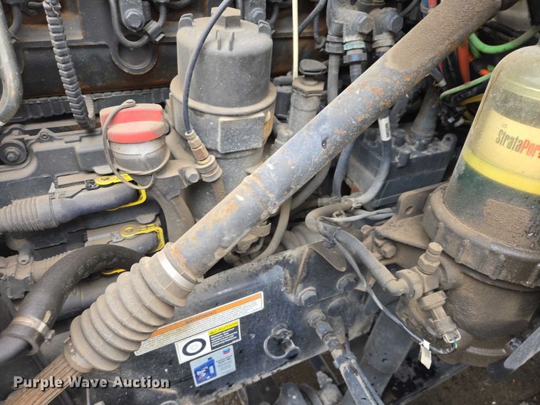 image for item EB1388 2019 Peterbilt 579 semi truck