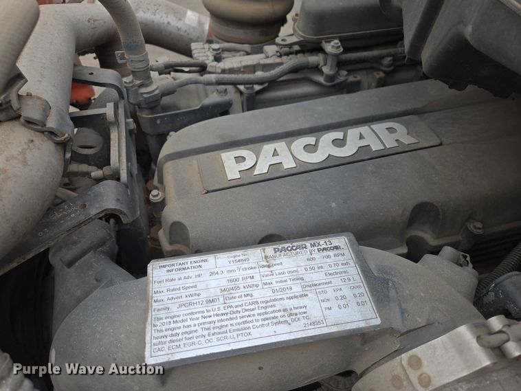 image for item EB1388 2019 Peterbilt 579 semi truck