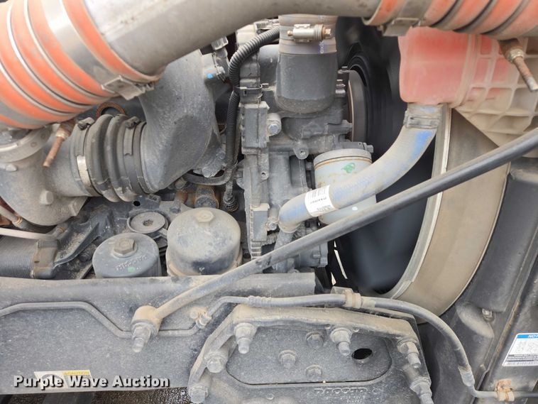 image for item EB1388 2019 Peterbilt 579 semi truck