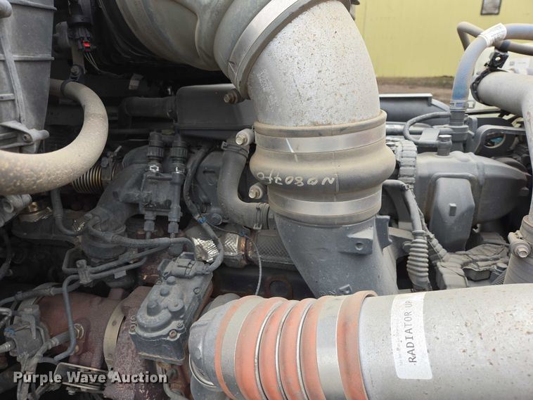 image for item EB1388 2019 Peterbilt 579 semi truck