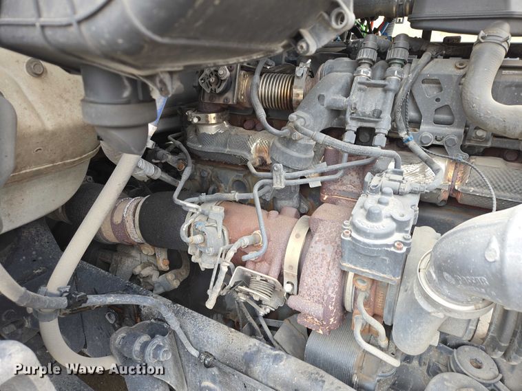 image for item EB1388 2019 Peterbilt 579 semi truck