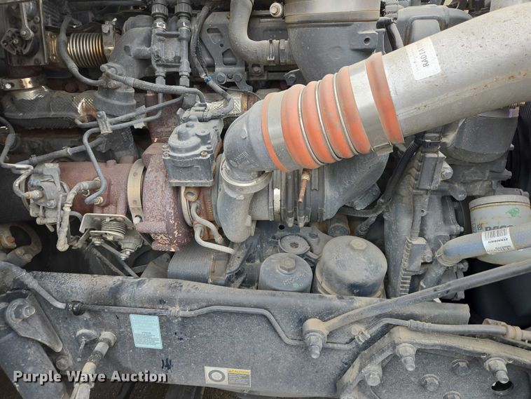 image for item EB1388 2019 Peterbilt 579 semi truck