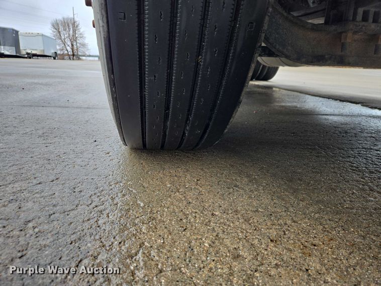 image for item EB1388 2019 Peterbilt 579 semi truck