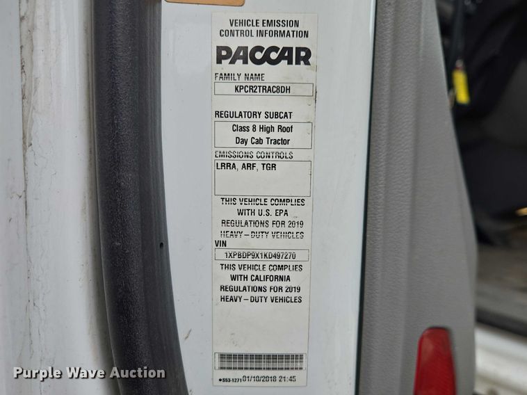 image for item EB1388 2019 Peterbilt 579 semi truck