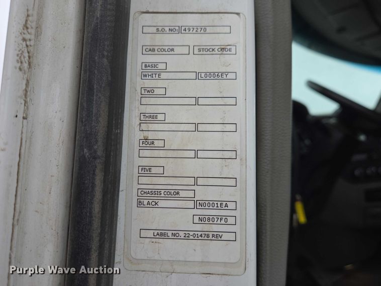 image for item EB1388 2019 Peterbilt 579 semi truck