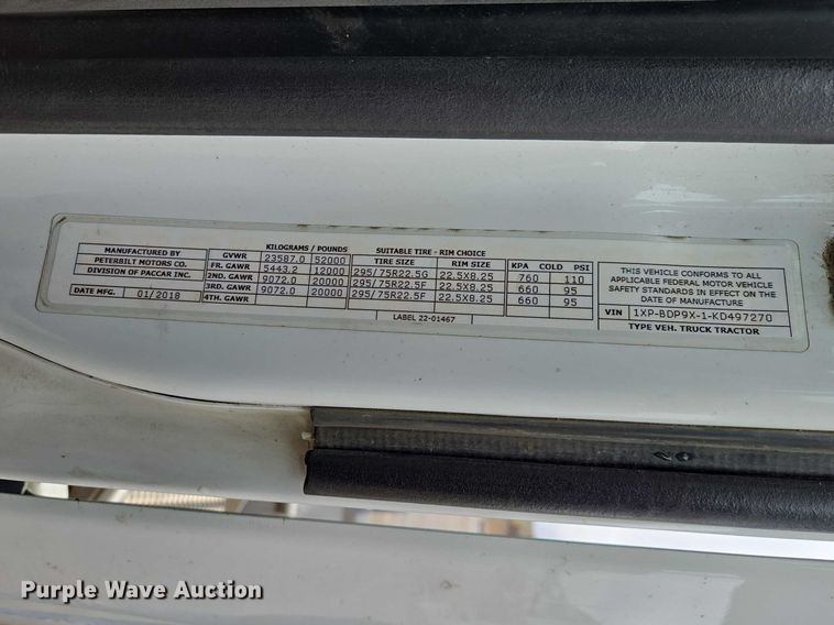 image for item EB1388 2019 Peterbilt 579 semi truck