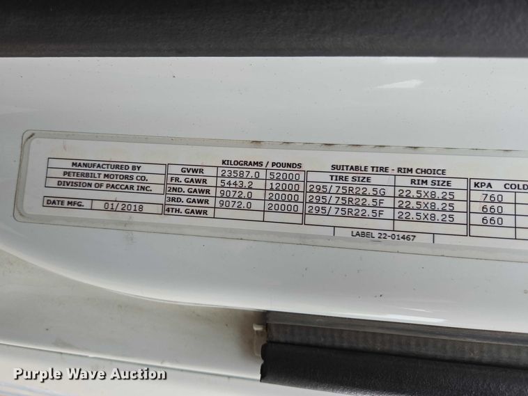 image for item EB1388 2019 Peterbilt 579 semi truck