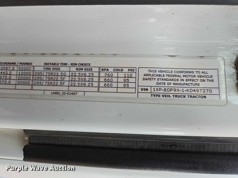 image for item EB1388 2019 Peterbilt 579 semi truck